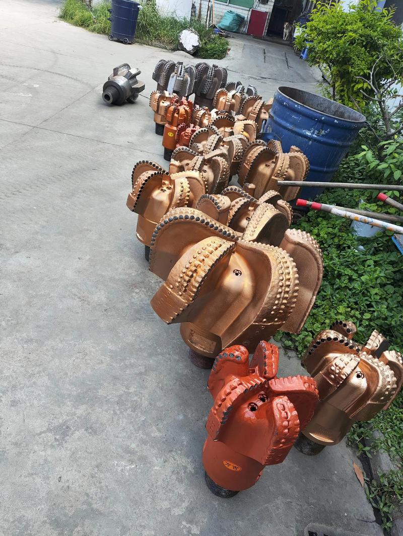 菱镁矿在建筑领域的应用越来越广泛，那么它与其它建筑材料相比有何优劣？本文将通过对比分析，帮助你了解菱镁矿的优势和局限。